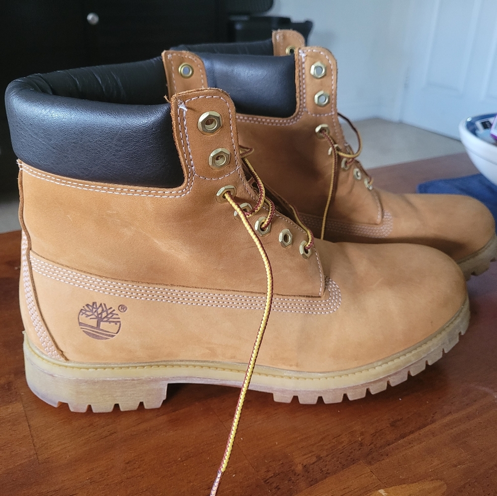 Mens Timberland Wheat Classic Boots size 12M